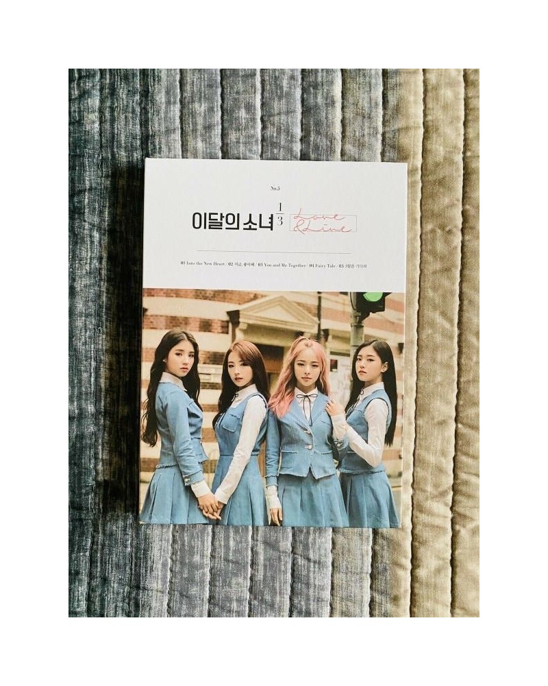 LOONA LOVE & LIVE (1ST MINI ALBUM) CD $21.52 CD